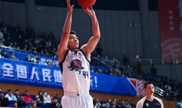 山东男篮的外线，该不该有陈培东的位置？|邱彪|于德豪|山东队|陈林坚|福建队_新浪体育_新浪新闻